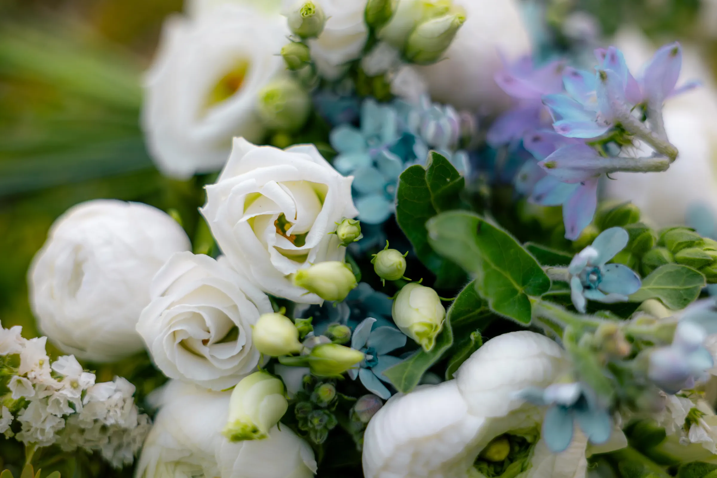 Wedding of Marie & Jiří – bouquet of white and blue flowers