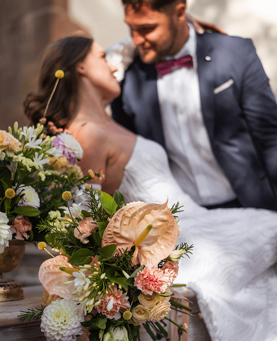 Svatební kytice s ženichem a nevěstou